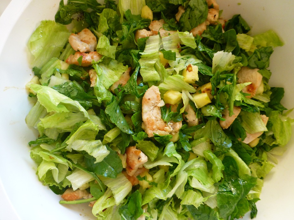Step 4: Carefully place your chicken onto the salad. Serve immediately. | foodpanda Magazine